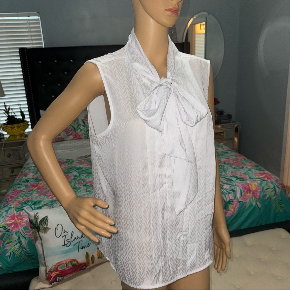 Calvin Klein NWT! White Sleeveless Tie-Front Blouse Size XL - Picture 4 of 17